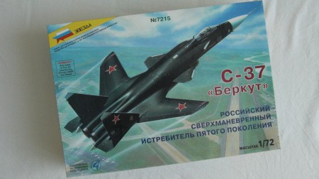 SUCHOJ S-37 (Su47) BERKUT / ZVEZDA / 1:72 / 350,- Kč